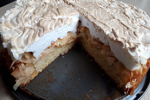 Apple and Cinnamon Cake with Meringue