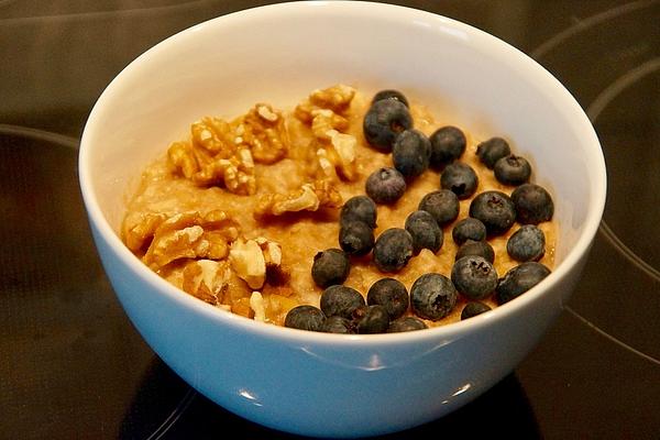 Apple and Cinnamon Oatmeal