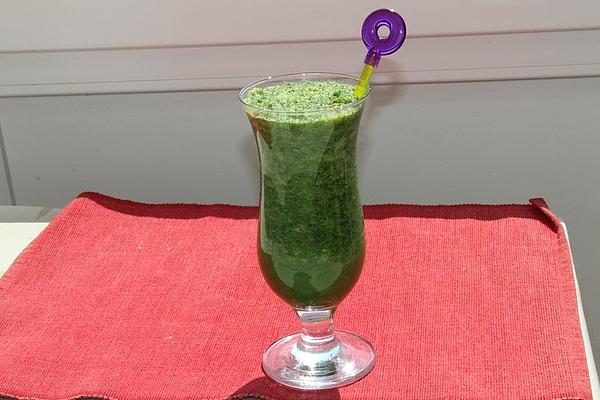 Apple and Cucumber Smoothie with Kale