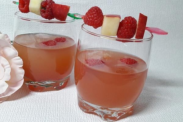 Apple and Raspberry Cocktail