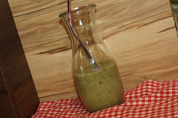 Apple, Banana and Lamb`s Lettuce Smoothie