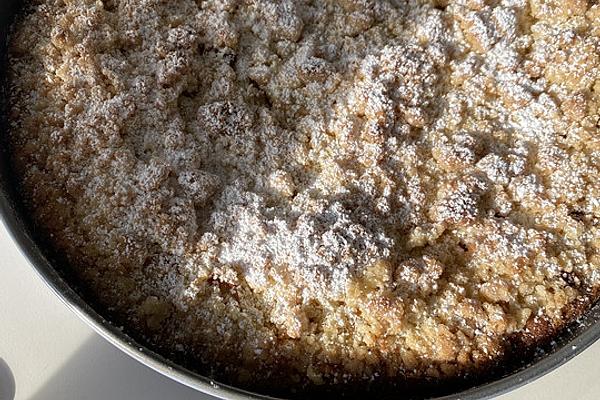 Apple Crumble Cake with Pudding