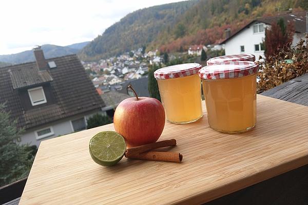 Apple Jelly with Cinnamon and Limes
