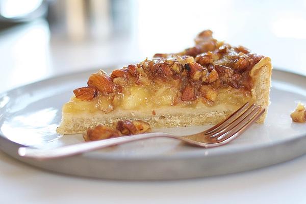 Apple Pie with Almond and Caramel Crust