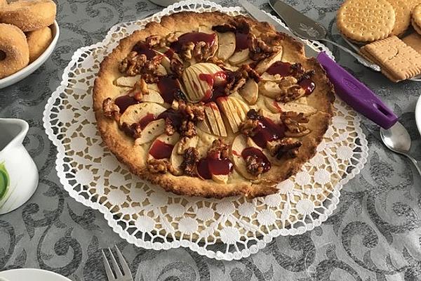 Apple Pie with Caramelized Walnuts and Jelly
