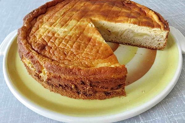 Apple Sponge Cake with Sour Cream Topping
