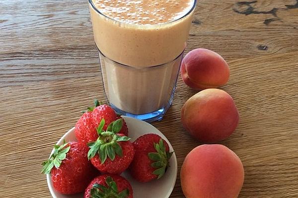 Apricot and Strawberry Kefir Smoothie