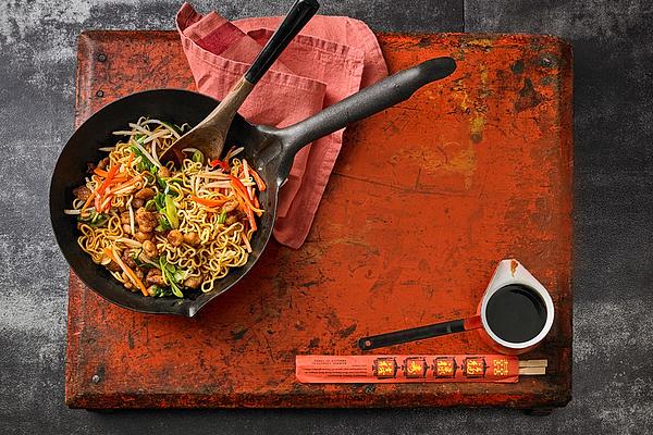 Asia Noodle Pan with Minced Soy and Vegetables