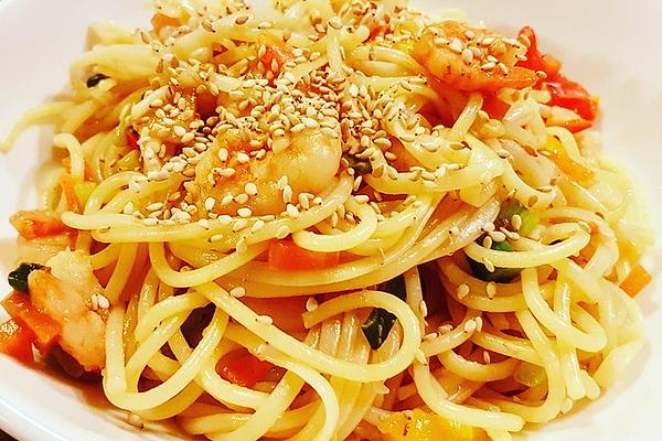 Asian-inspired Spaghetti with Prawns and Mango