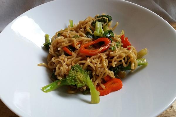 Asian Mie Noodles with Vegetables, Fried
