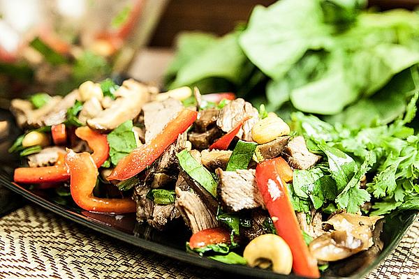 Asian Roast Beef Salad with Spinach