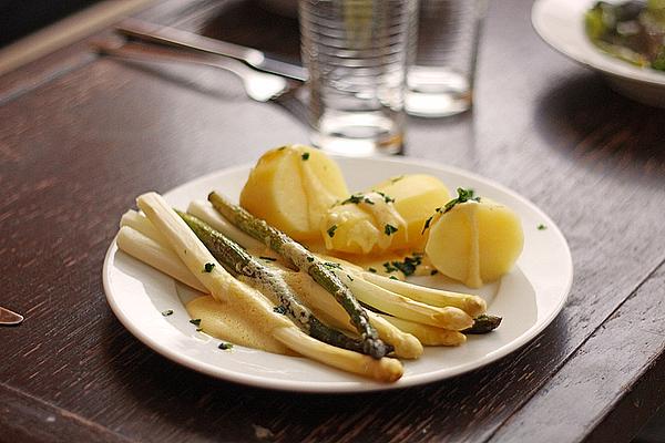 Asparagus and Boiled Potatoes with Vegan Hollandaise