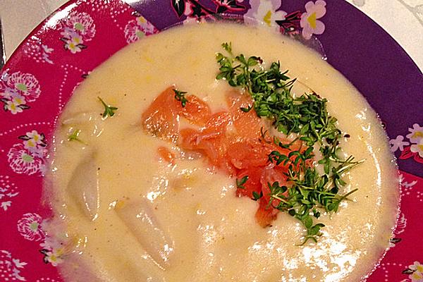 Asparagus – Cream Cheese Soup with Smoked Salmon
