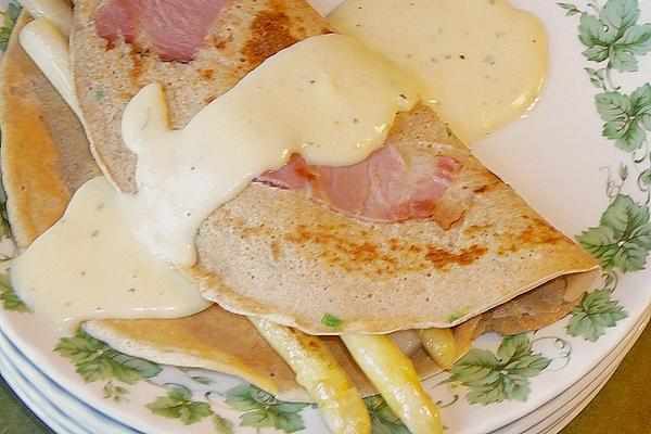 Asparagus on Pancakes with Ham and White Sauce with Gorgonzola