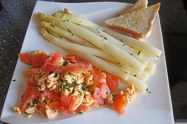 Asparagus on Scrambled Eggs with Smoked Salmon