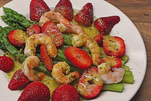 Asparagus Salad with Prawns and Strawberries