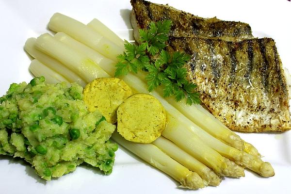 Asparagus with Curry Butter and Fried Pikeperch