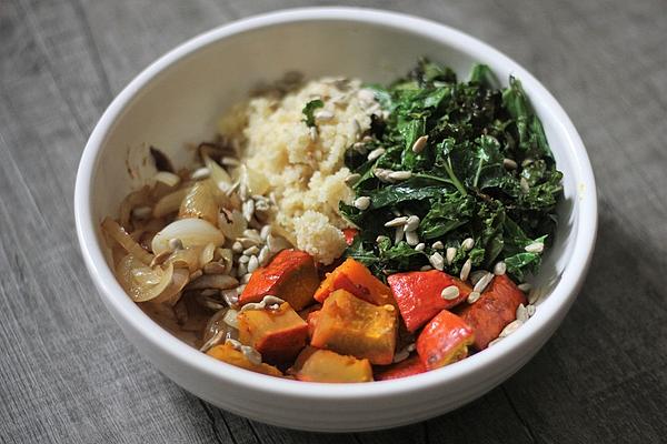 Autumn Bowl with Pumpkin, Kale and Caramelized Onions