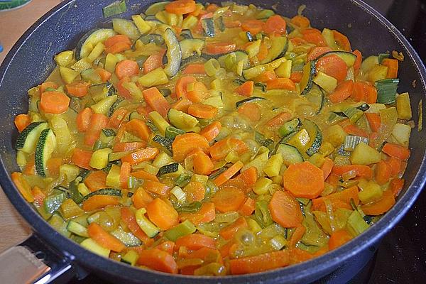 Autumn Vegetable Curry with Apples