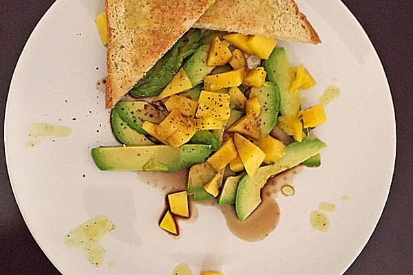 Avocado Mango Salad with Garlic Toast