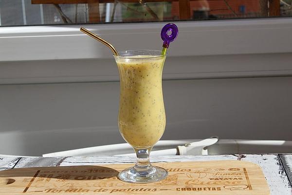Avocado-mango Smoothie with Oat Drink