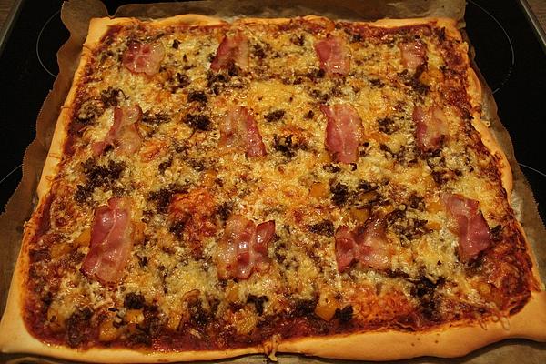 Bacon and Minced Meat Pizza