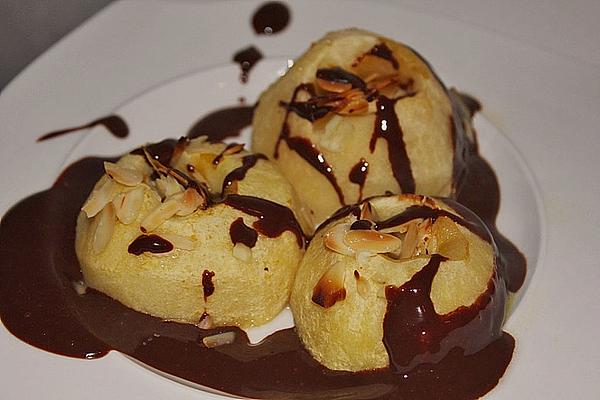 Baked Apples with Chocolate Sauce and Almonds