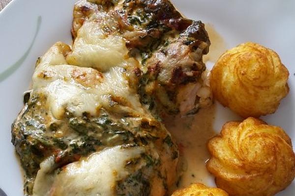 Baked Chicken Breast with Spinach and Cheese Sauce