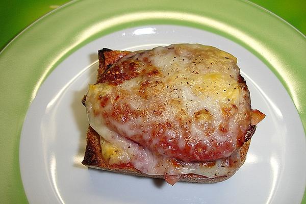 Baked Crostini with Fig, Ham and Cheese