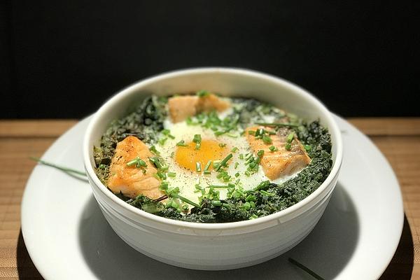 Baked Eggs with Salmon and Spinach