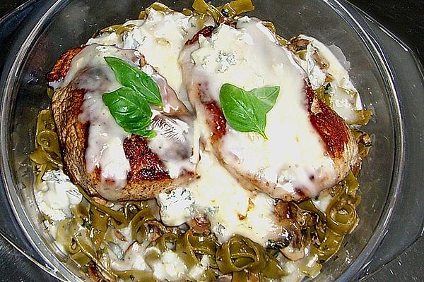 Baked Medallions on Green Pasta in Mushroom and Basil Sauce