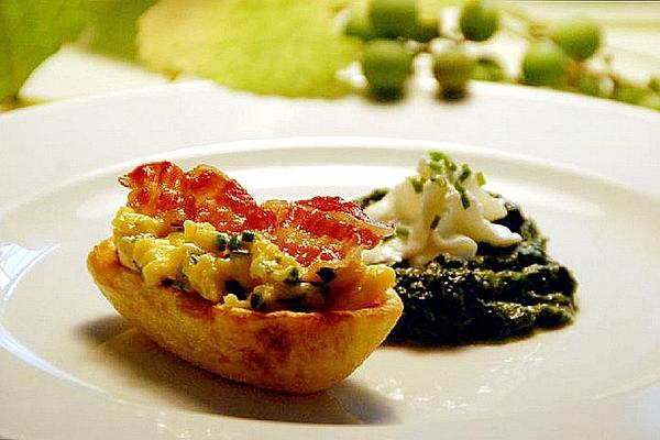 Baked Potato with Spinach, Egg and Bacon