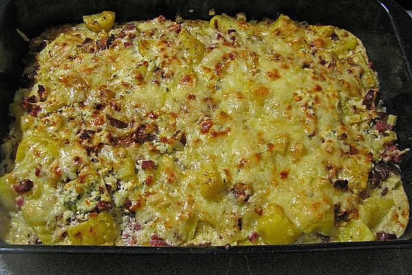 Baked Potatoes with Bacon and Cheese Cream Gratin