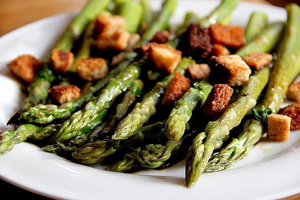 Balsamic – Asparagus with Croutons