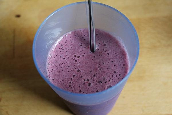 Banana and Blueberry Smoothie