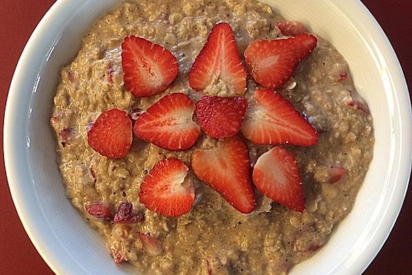 Banana and Strawberry Oatmeal