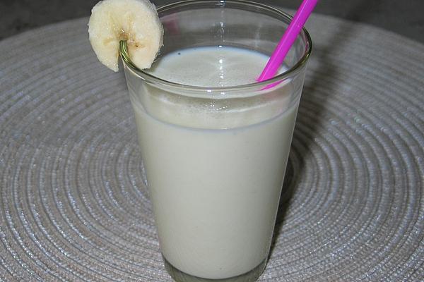 Banana Milkshake with Kick Of Vanilla