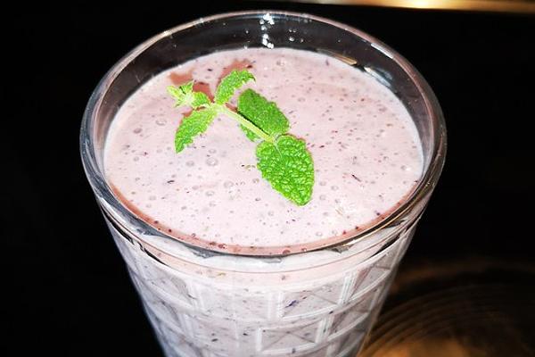 Banana, Raspberry and Blueberry Smoothie with Chia Seeds