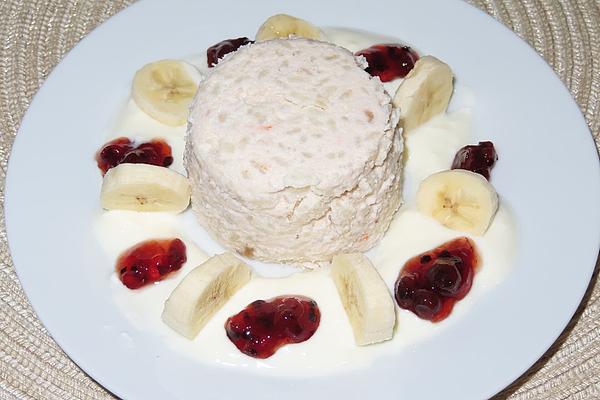 Banana Rice Pudding with Yogurt Sauce