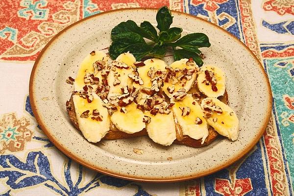 Banana Sandwich with Honey and Pecans