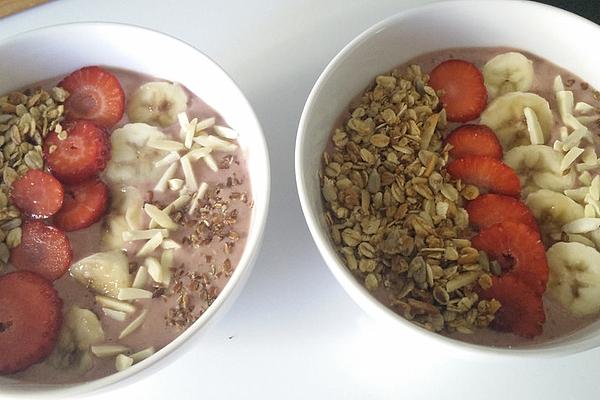 Banana-Strawberry Smoothie Bowl