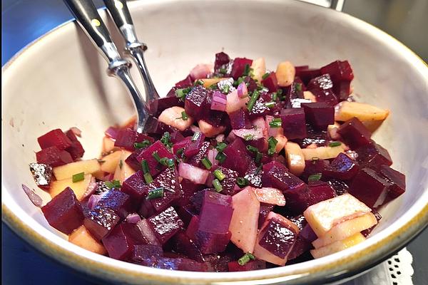 Beetroot Salad with Honey-apple Dressing