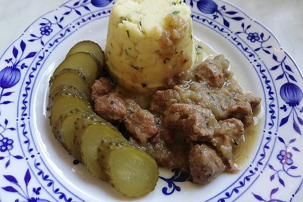 Berliner Bollenfleisch with Crushed Potatoes