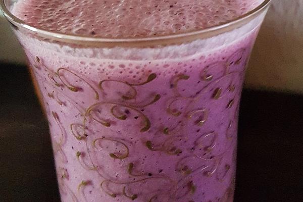 Blueberry and Pomegranate Smoothie