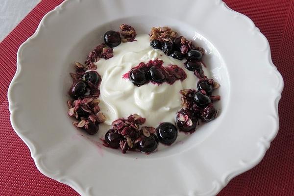 Blueberry Gröstl on Yoghurt