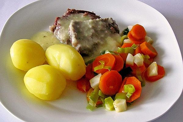 Boiled Beef with Apple – Horseradish Sauce