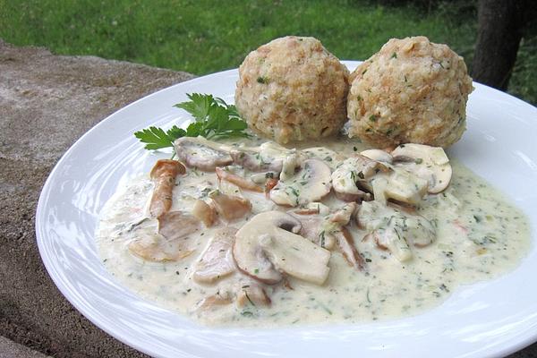 Bread Dumplings or Napkin Dumplings with Mushroom Vegetables