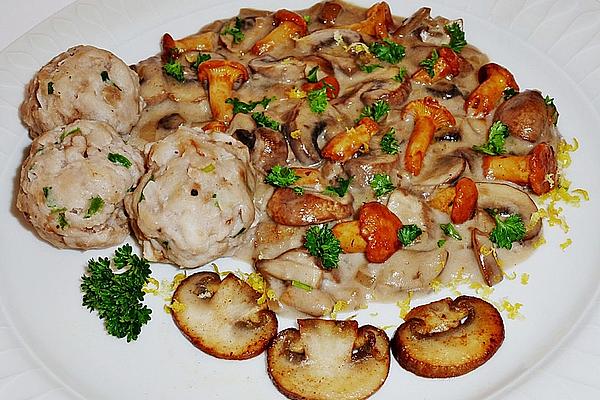 Bread Dumplings with Walnuts