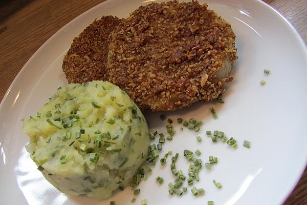 Breaded Kohlrabi Schnitzel with Potato and Kohlrabi Leaf Puree for 2 People