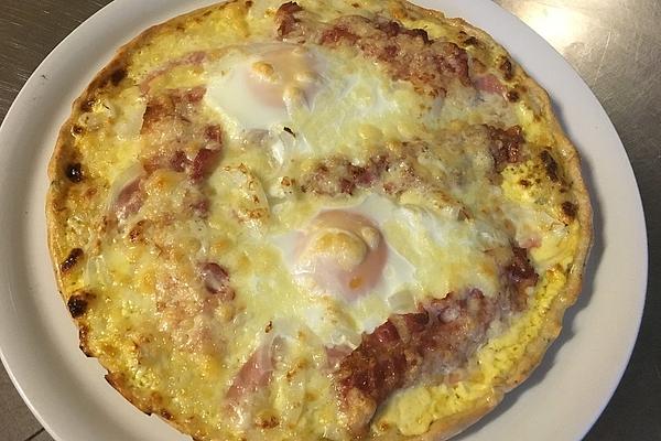 Breakfast Pizza with Ham, Bacon and Egg